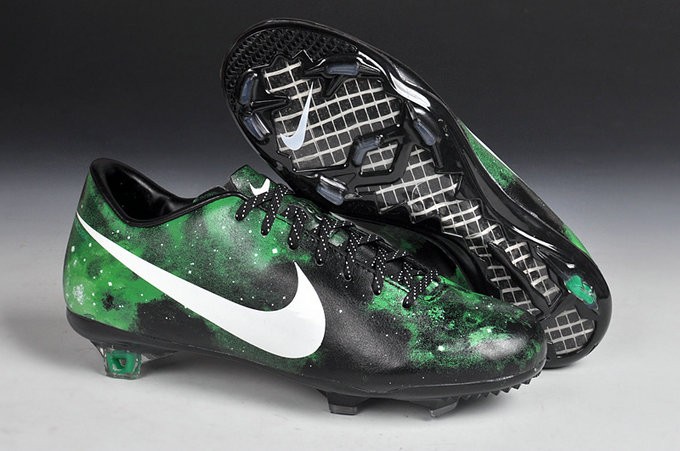 Crampons de football de Marque Adidas Taille 39 1/3 d'occasion : Homme | Football - 25/05/2025